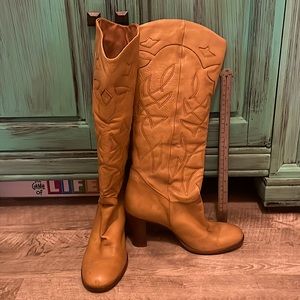 Daniblack~ camel color~embroidered~platform~heels~size 9.5